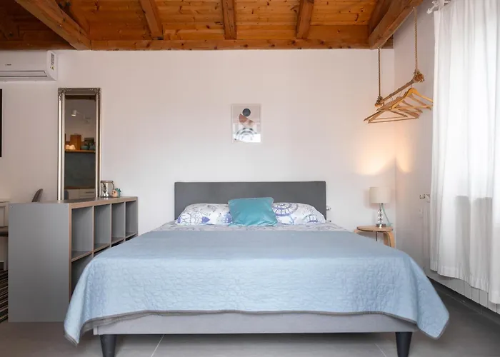 New Cosy Apartments With Private Parking