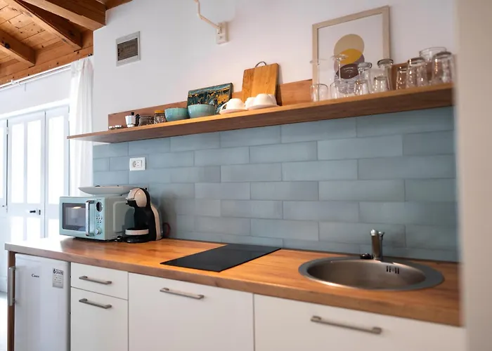 New Cosy Apartments With Private Parking