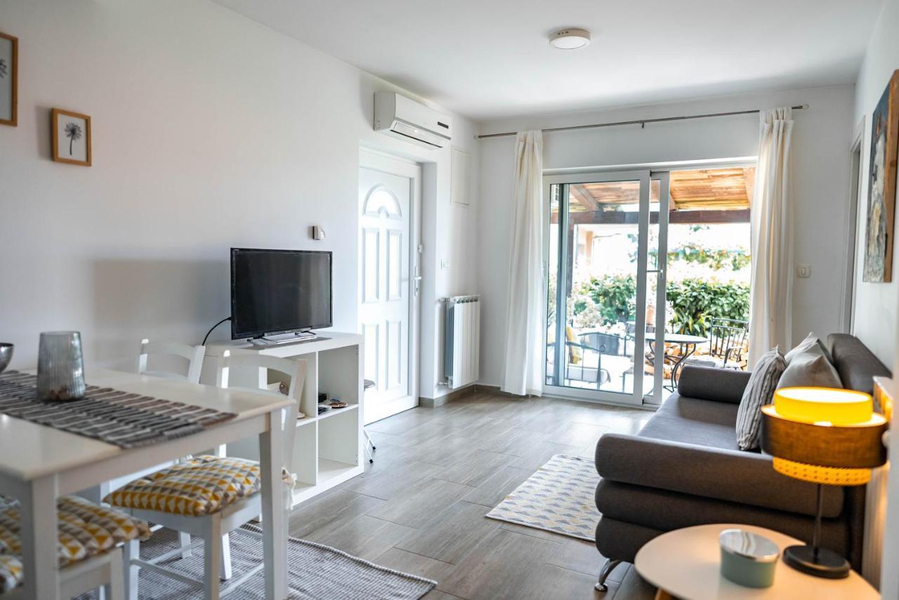 New Cosy With Private Parking Apartment