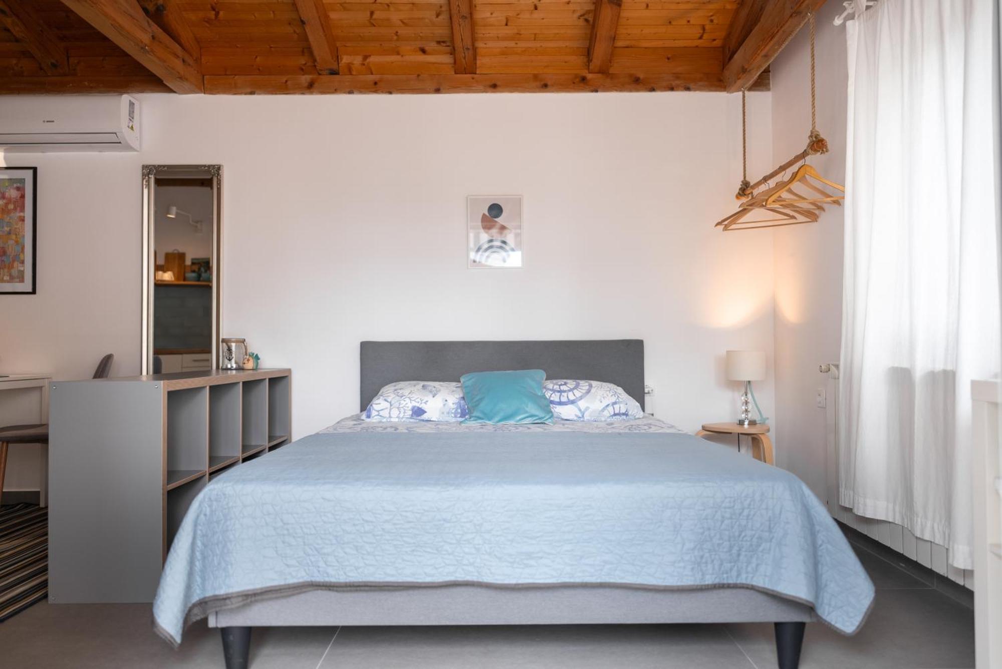 New Cosy With Private Parking Apartment