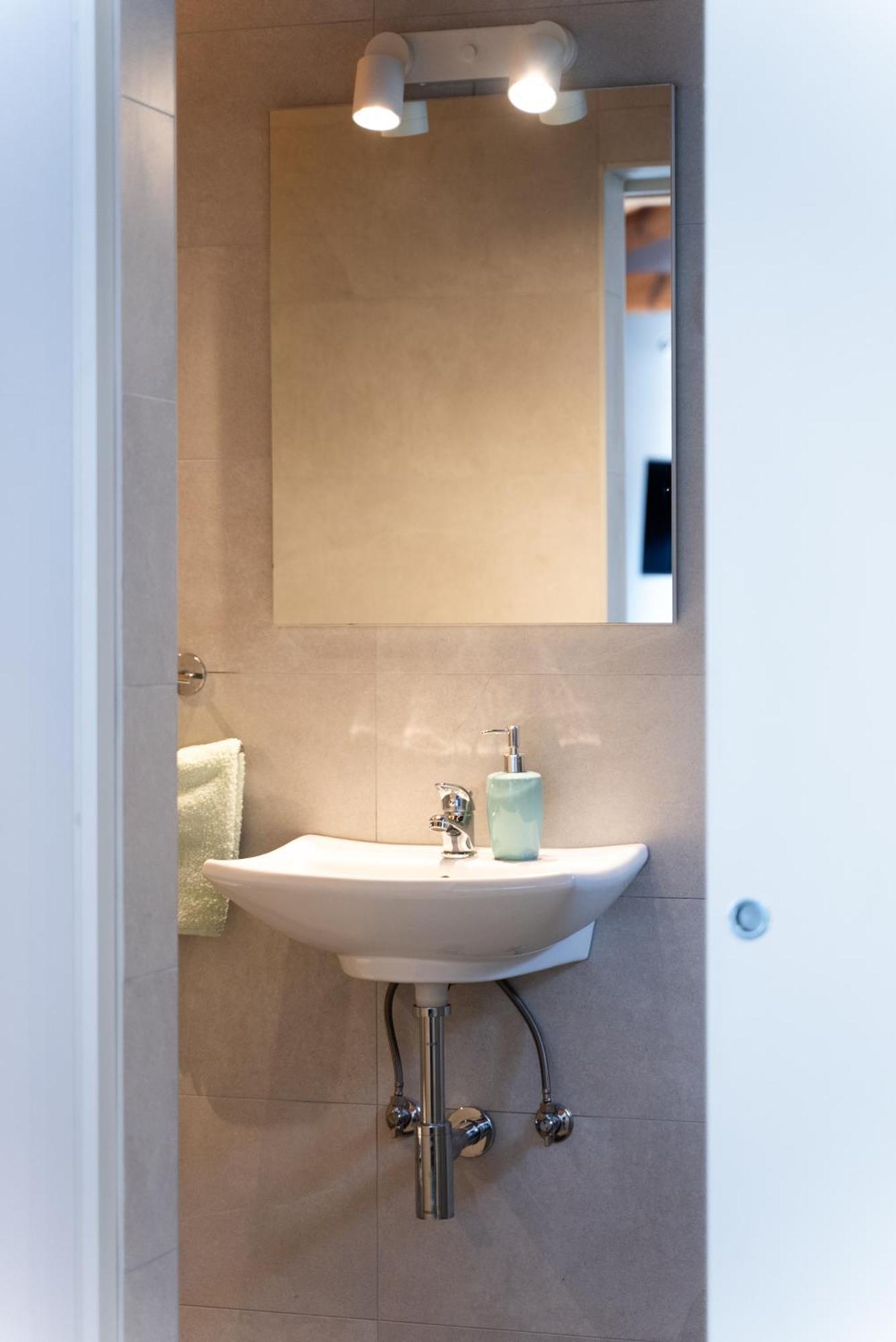 Apartment New Cosy With Private Parking