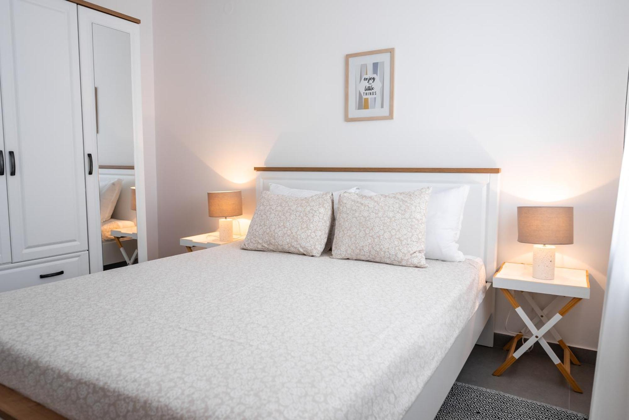 Apartment New Cosy With Private Parking