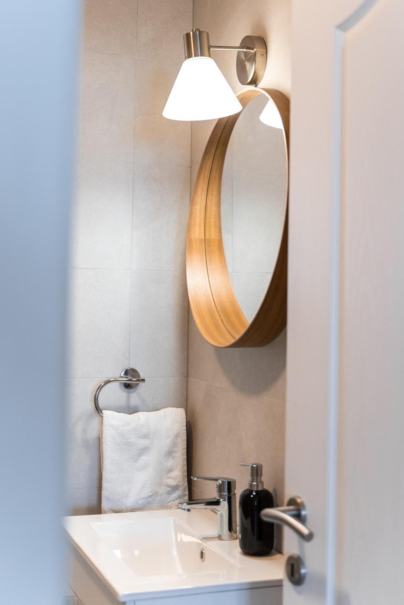 New Cosy With Private Parking Apartment *
