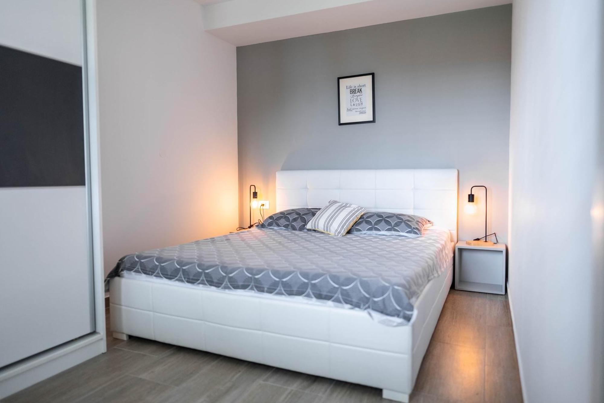 New Cosy With Private Parking Apartment